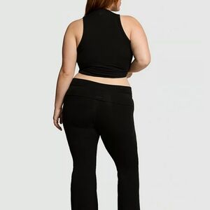PINK VICTORIAS SECRET BOOT CUT YOGA PANTS IN BLACK